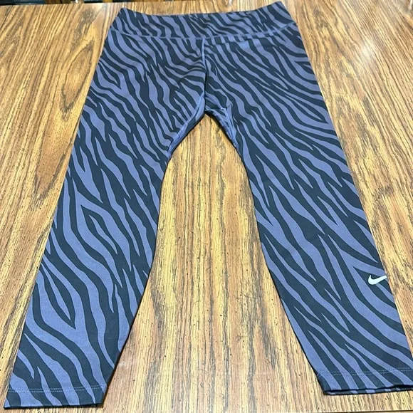 Nike Dri-Fit Leggings Size Large - Picture 2 of 5